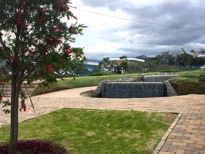 GDO20-CASCADA PARQUE YACHAY